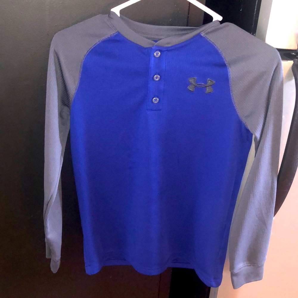 Under Armour youth medium long sleeve shirt